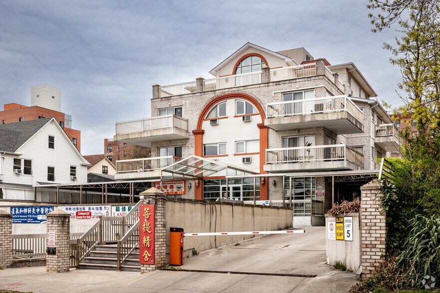 14627 Beech Ave, Flushing, NY à vendre - Photo principale – Image 3 sur 4