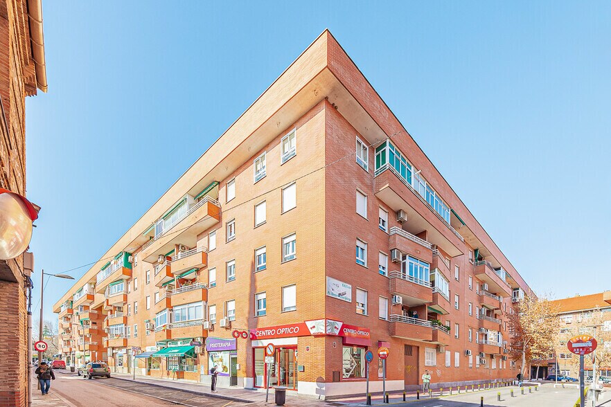 Plaza Hermano Ramón Quiroga, Valdemoro, Madrid à vendre - Photo de l’immeuble – Image 3 sur 3
