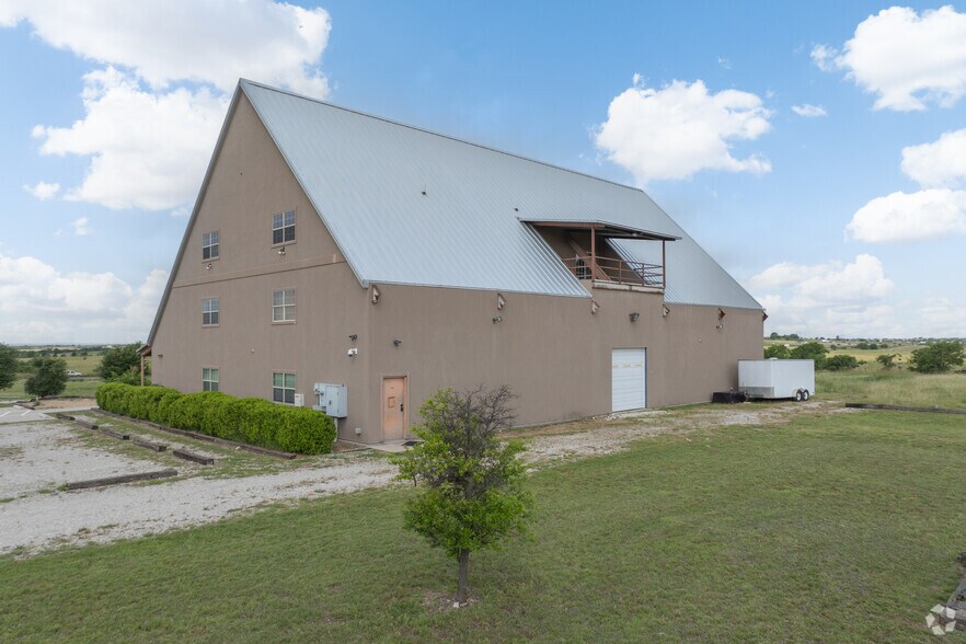 2502 County Road 4421, Rhome, TX à louer - Photo de l’immeuble – Image 2 sur 22