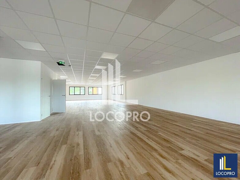 480 Route De Berre, Éguilles à louer - Photo de l’immeuble – Image 3 sur 5