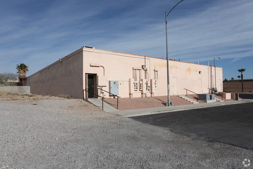 6651 Smoke Ranch Rd, Las Vegas, NV à louer - Photo de l’immeuble – Image 2 sur 2