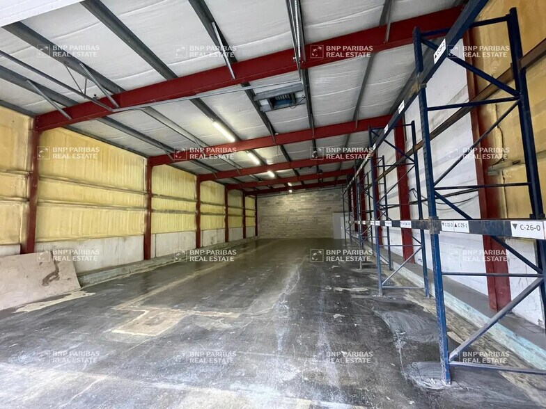 Local d’activités dans Aulnay-sur-Mauldre à louer - Photo de l’immeuble – Image 2 sur 4