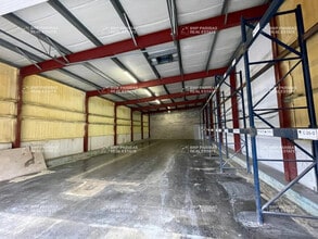 Industriel/Logistique dans Aulnay-sur-Mauldre à vendre Photo intérieure– Image 1 sur 3