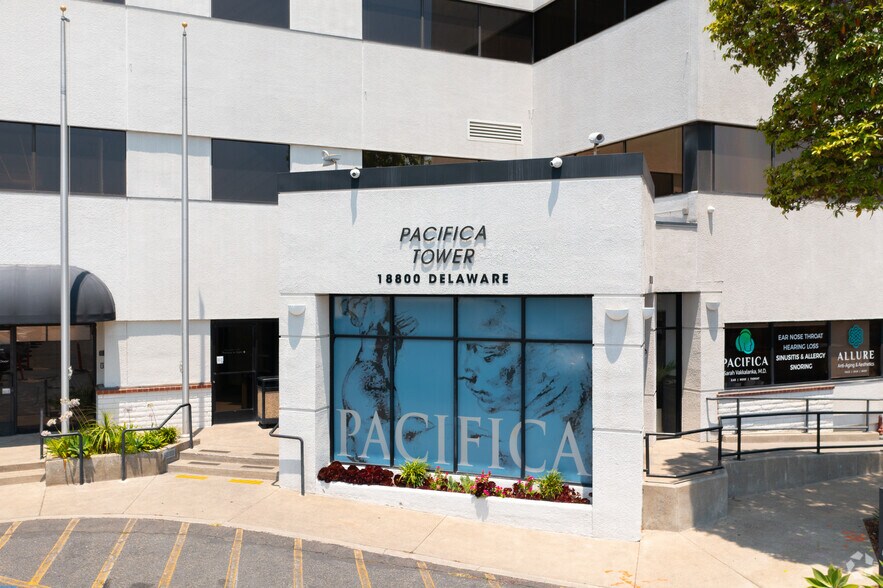 18800 Delaware St, Huntington Beach, CA à louer - Photo de l’immeuble – Image 2 sur 2