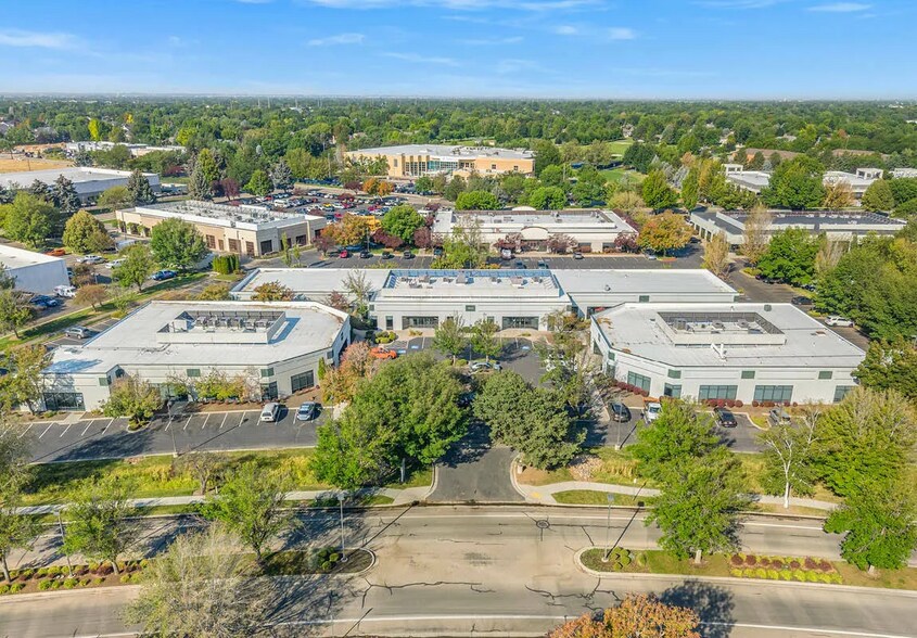 Explorer Campus portefeuille de 3 biens à vendre sur LoopNet.fr - Photo de l’immeuble – Image 1 sur 6