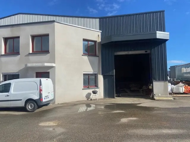 Plus de détails pour Local d'activités à louer