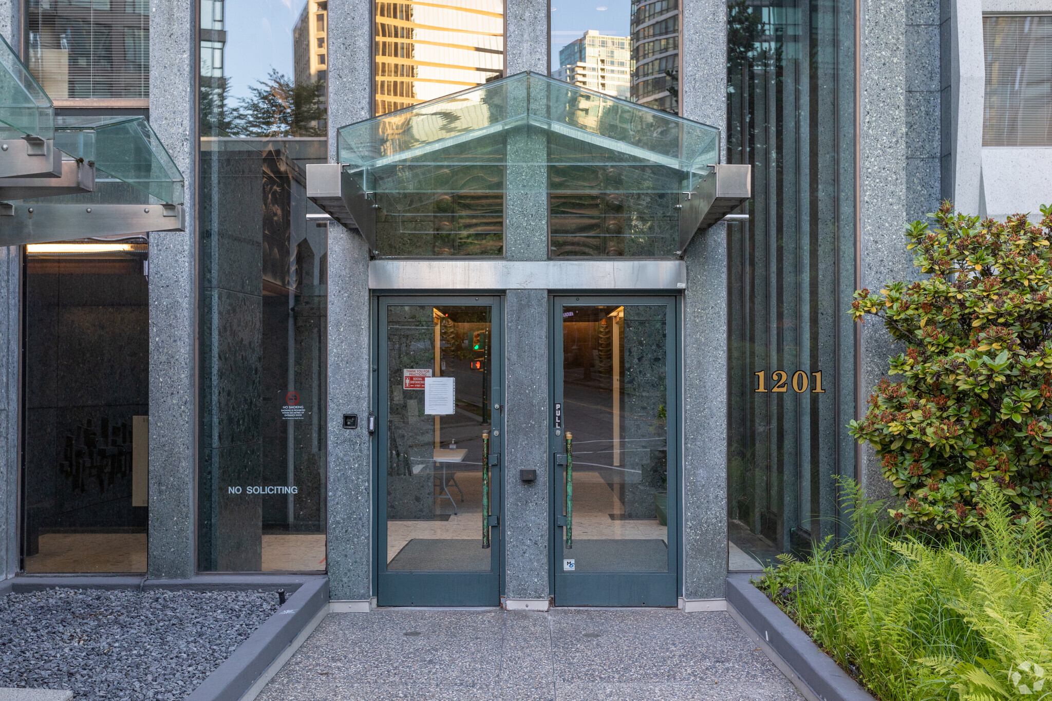 1201 W Pender St, Vancouver, BC à louer Photo de l’immeuble– Image 1 sur 11