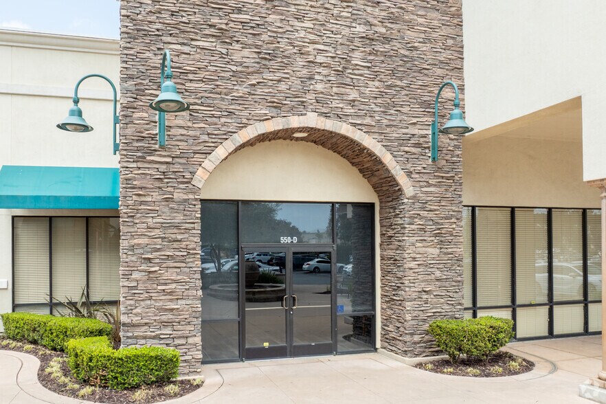 550 E Betteravia Rd, Santa Maria, CA à louer - Photo de l’immeuble – Image 3 sur 22