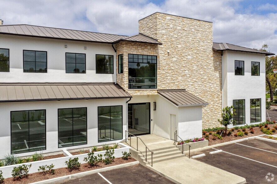 420 Pennsfield Pl, Thousand Oaks, CA à louer - Photo de l’immeuble – Image 2 sur 7