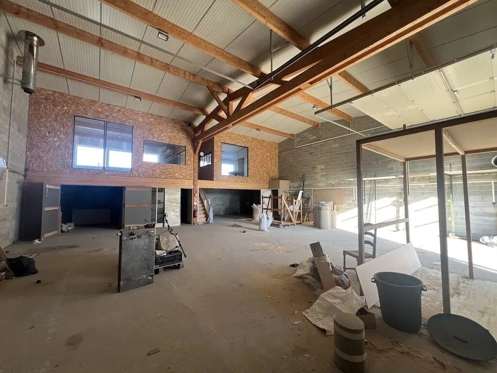 Local d’activités dans Biganos à louer Photo de l’immeuble– Image 1 sur 9