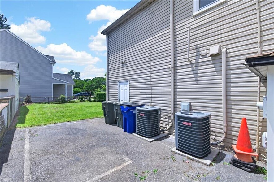2546 Ballentine Blvd, Norfolk, VA à vendre - Photo de l’immeuble – Image 2 sur 18
