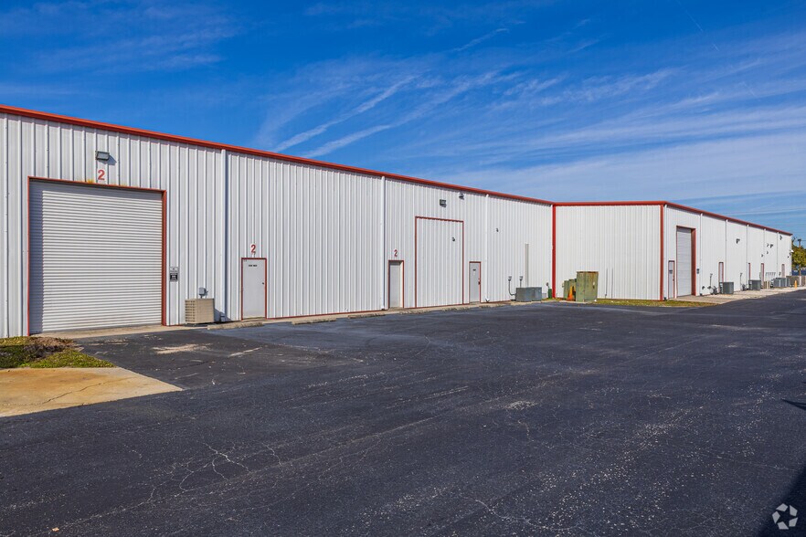 600 Tallevast Rd, Sarasota, FL à louer - Photo de l’immeuble – Image 3 sur 19