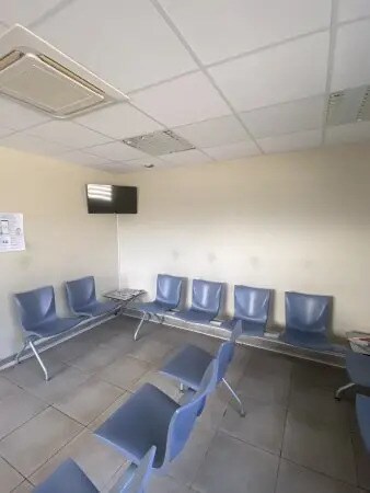 Bureau dans Saint-Estève à vendre - Photo de l’immeuble – Image 3 sur 3