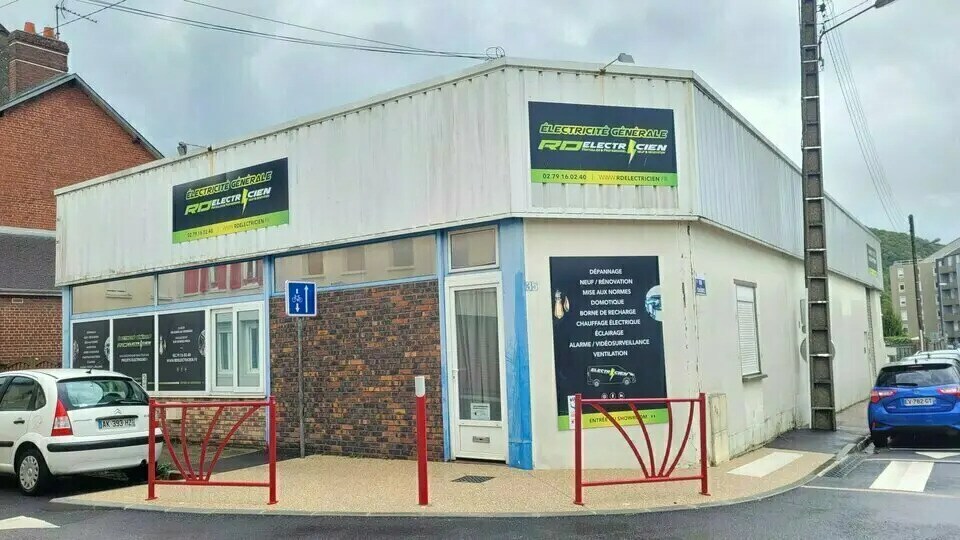 Local d’activités dans Darnétal à louer - Photo de l’immeuble – Image 1 sur 11
