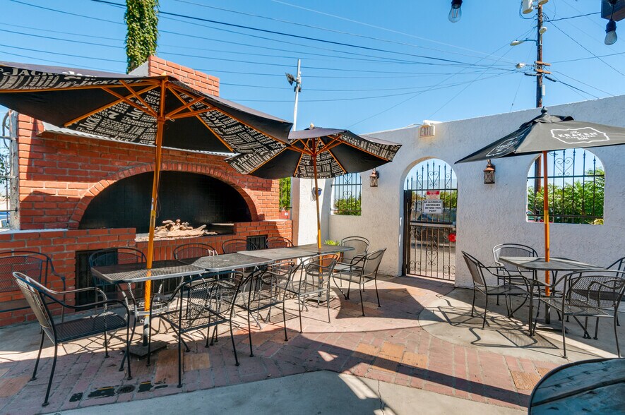 1353 W 6th St, Corona, CA à louer - Photo de l’immeuble – Image 3 sur 11