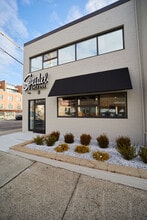 145 Wayland Ave, Providence, RI à louer Photo intérieure– Image 1 sur 4