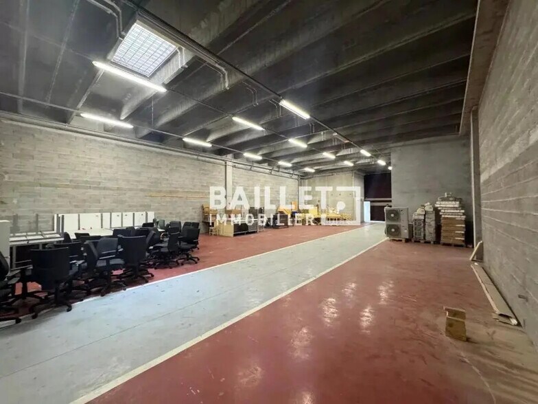 Industriel/Logistique dans Vallauris à louer - Photo de l’immeuble – Image 3 sur 9