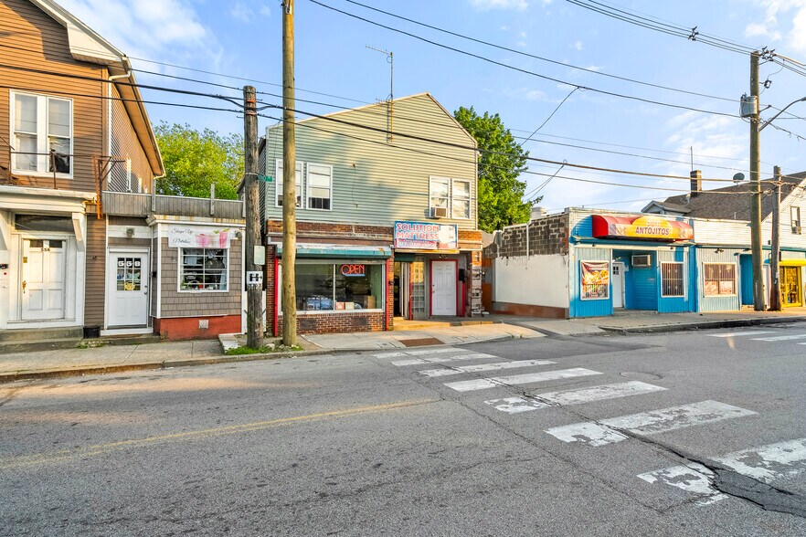 562 Plainfield St, Providence, RI à vendre - Photo de l’immeuble – Image 2 sur 27