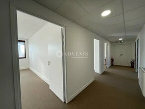 Bureau dans Montigny-le-Bretonneux à vendre Photo intérieure– Image 2 sur 6