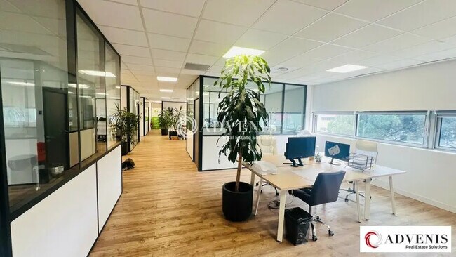 Plus de détails pour Bureau à vendre