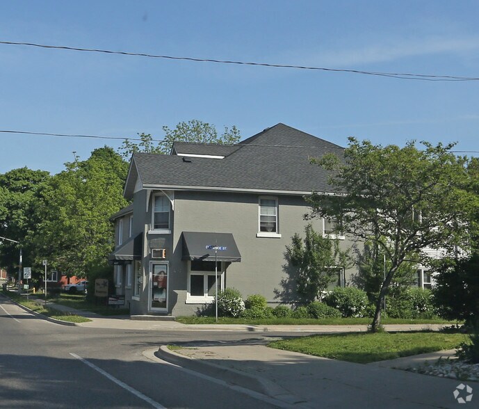 497 Woolwich St, Guelph, ON à louer - Photo de l’immeuble – Image 2 sur 3