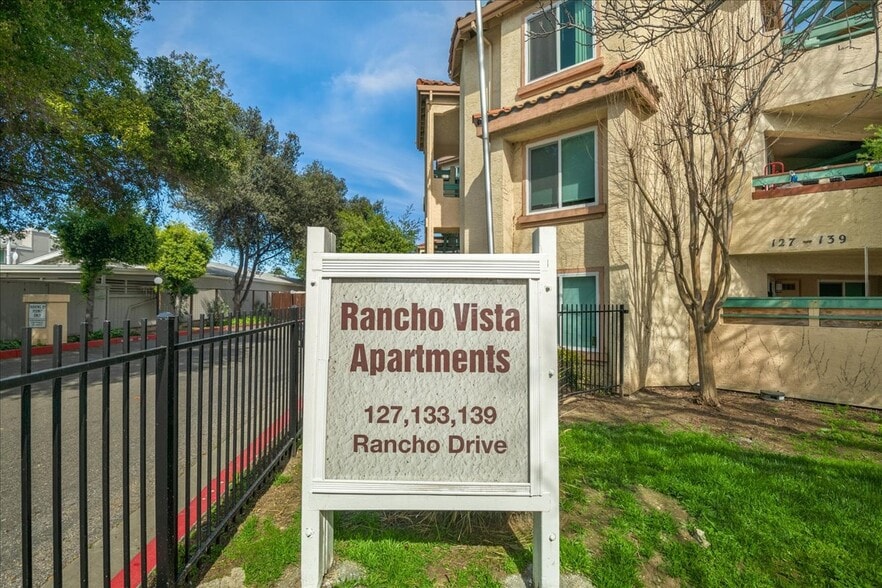 127 Rancho Dr, San Jose, CA à vendre - Photo de l’immeuble – Image 2 sur 45