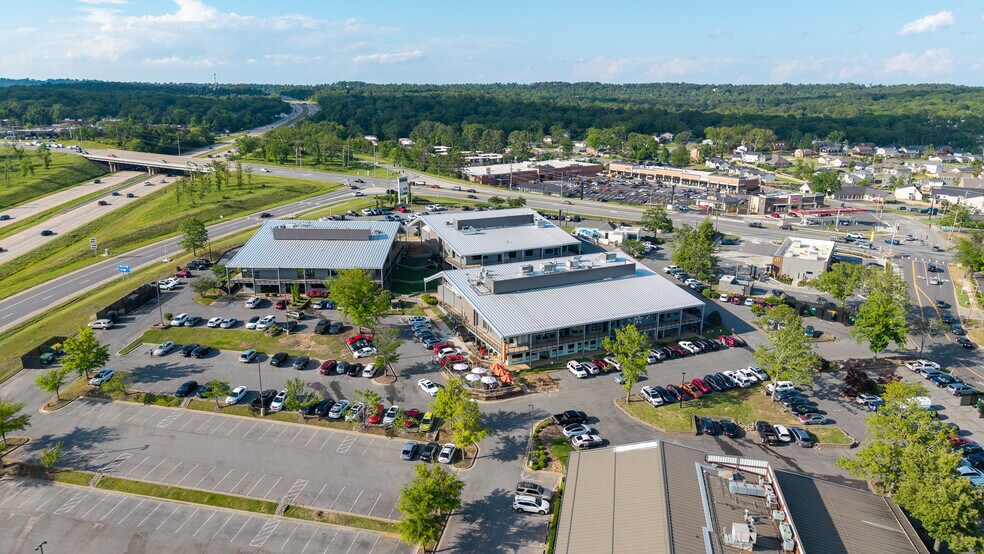10301 N Rodney Parham Rd, Little Rock, AR à louer - Photo de l’immeuble – Image 3 sur 12