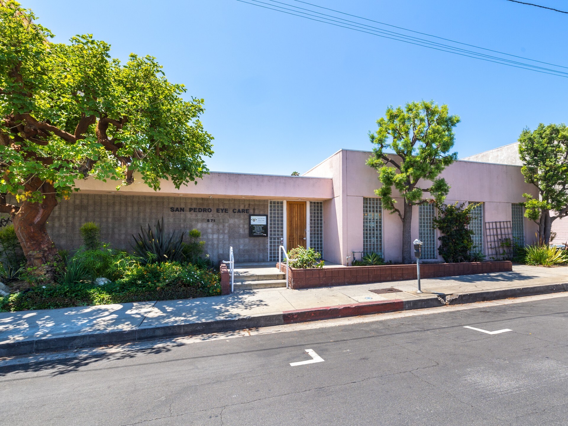 571 W 7th St, San Pedro, CA à vendre Photo principale– Image 1 sur 13
