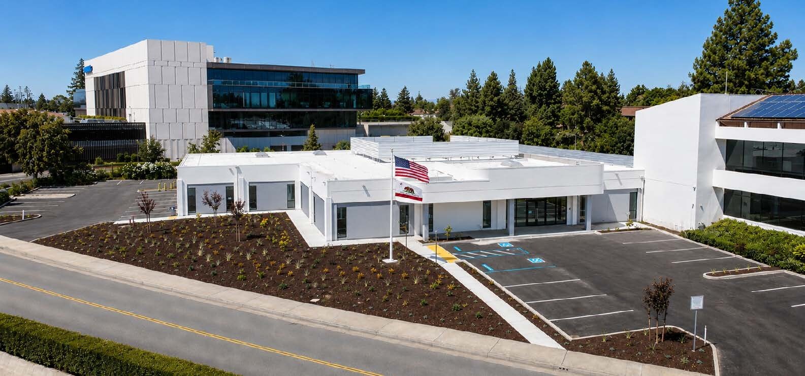 2612 Bayshore Pky, Mountain View, CA à louer Photo de l’immeuble– Image 1 sur 10