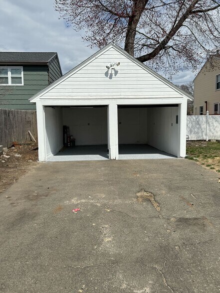 615 E Main St, Stratford, CT à louer - Photo de l’immeuble – Image 2 sur 5