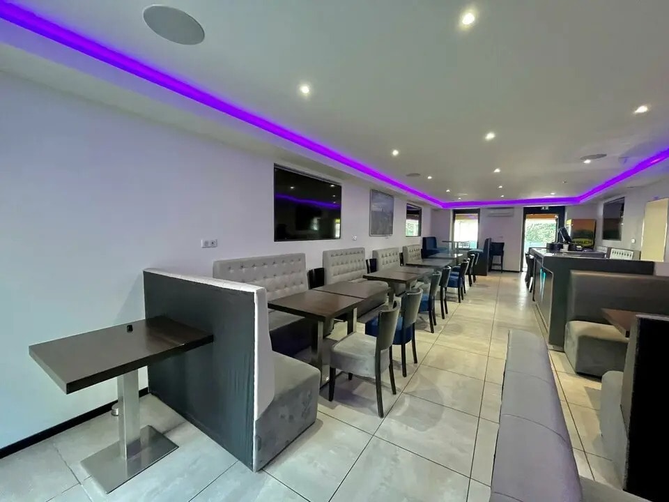 Local commercial dans Le Luc à vendre Photo intérieure– Image 1 sur 8