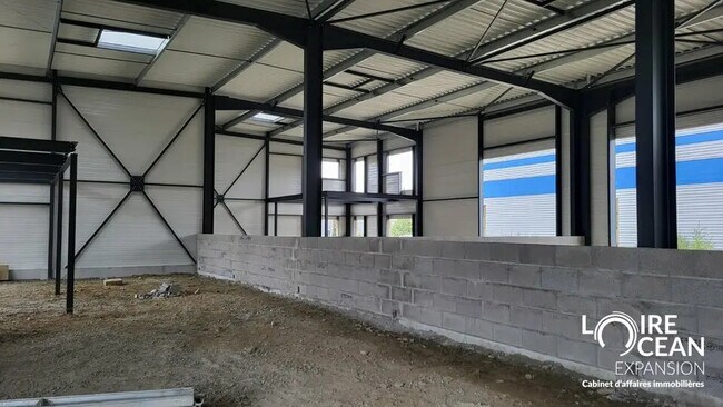 Plus de détails pour Local d’activités à vendre