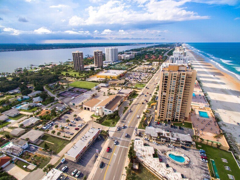 530 N Beach St, Daytona Beach, FL à vendre - Photo de l’immeuble – Image 3 sur 19