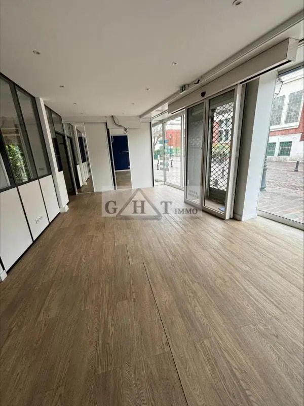 Plus de détails pour Local commercial à vendre