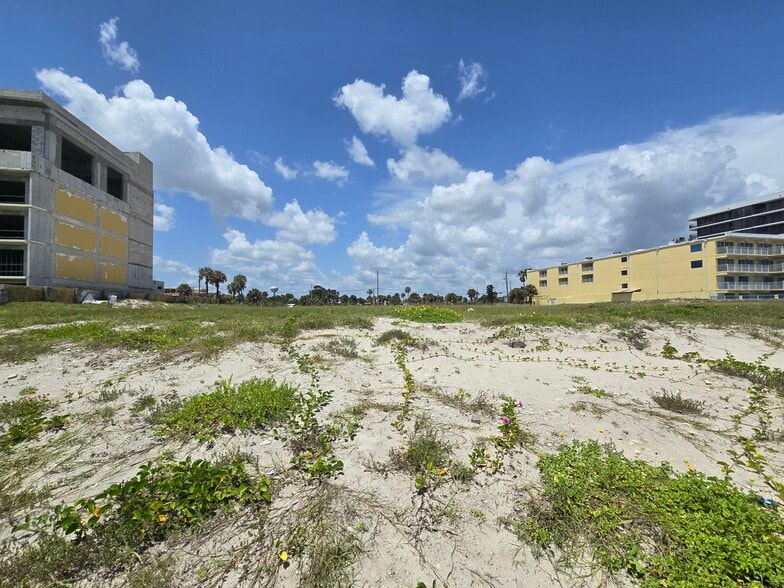 N Atlantic Ave, Daytona Beach, FL à vendre - Photo de l’immeuble – Image 3 sur 9