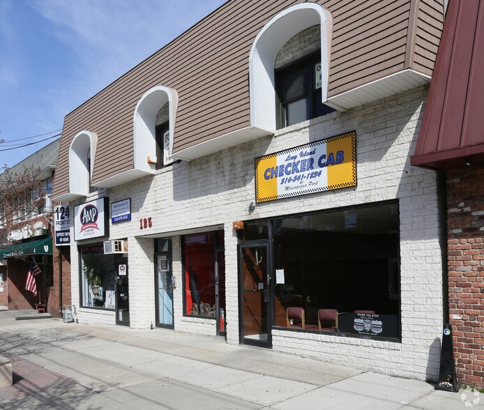 125 Front St, Massapequa Park, NY à vendre - Photo de l’immeuble – Image 3 sur 4
