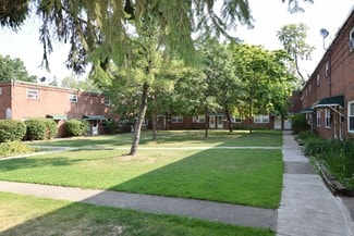 Plus de détails pour 1724 Taylor Rd, East Cleveland, OH - Logement à vendre