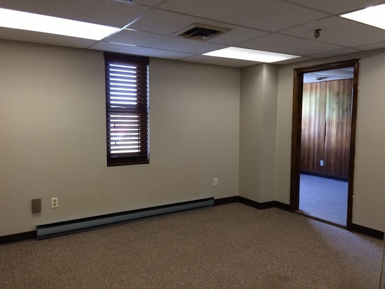 70 Powers St, Milford, NH à vendre - Photo de l’immeuble – Image 2 sur 19