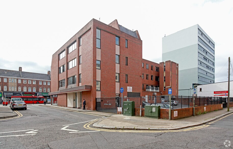 11-19 Ballards Ln, Londres à louer - Photo de l’immeuble – Image 3 sur 9