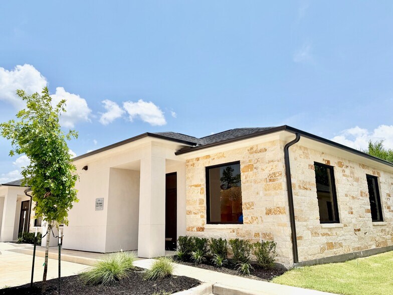 350 Grand Link Dr, Conroe, TX à louer - Photo de l’immeuble – Image 1 sur 28