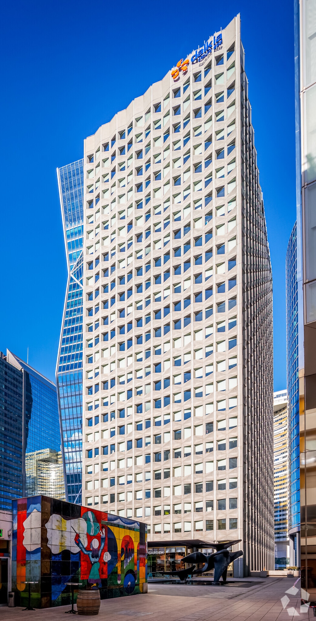 33 Place Des Corolles, Courbevoie à louer Photo de l’immeuble– Image 1 sur 13