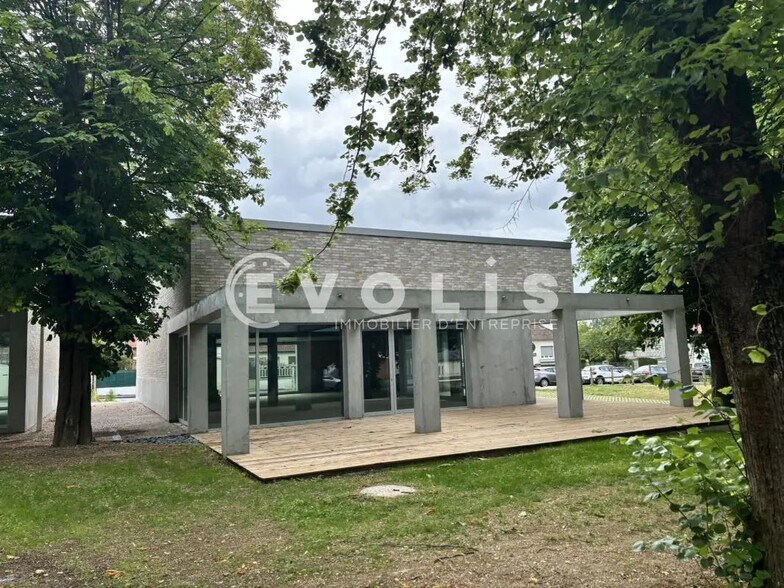 Local commercial dans Rivery à louer - Photo de l’immeuble – Image 1 sur 4