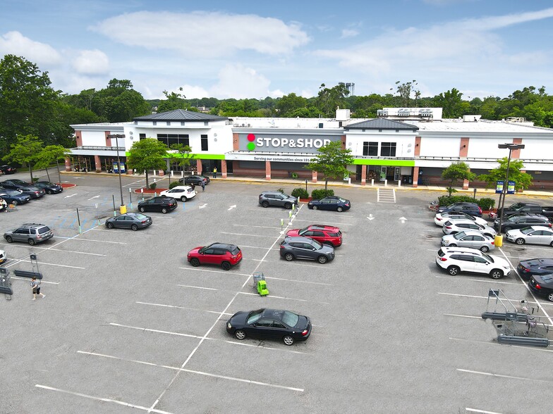 533-605 Montauk Hwy, Bay Shore, NY à louer - Photo de l’immeuble – Image 3 sur 16