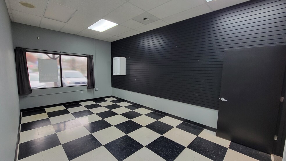 5245-5251 Commercial St SE, Salem, OR à louer - Photo de l’immeuble – Image 3 sur 16