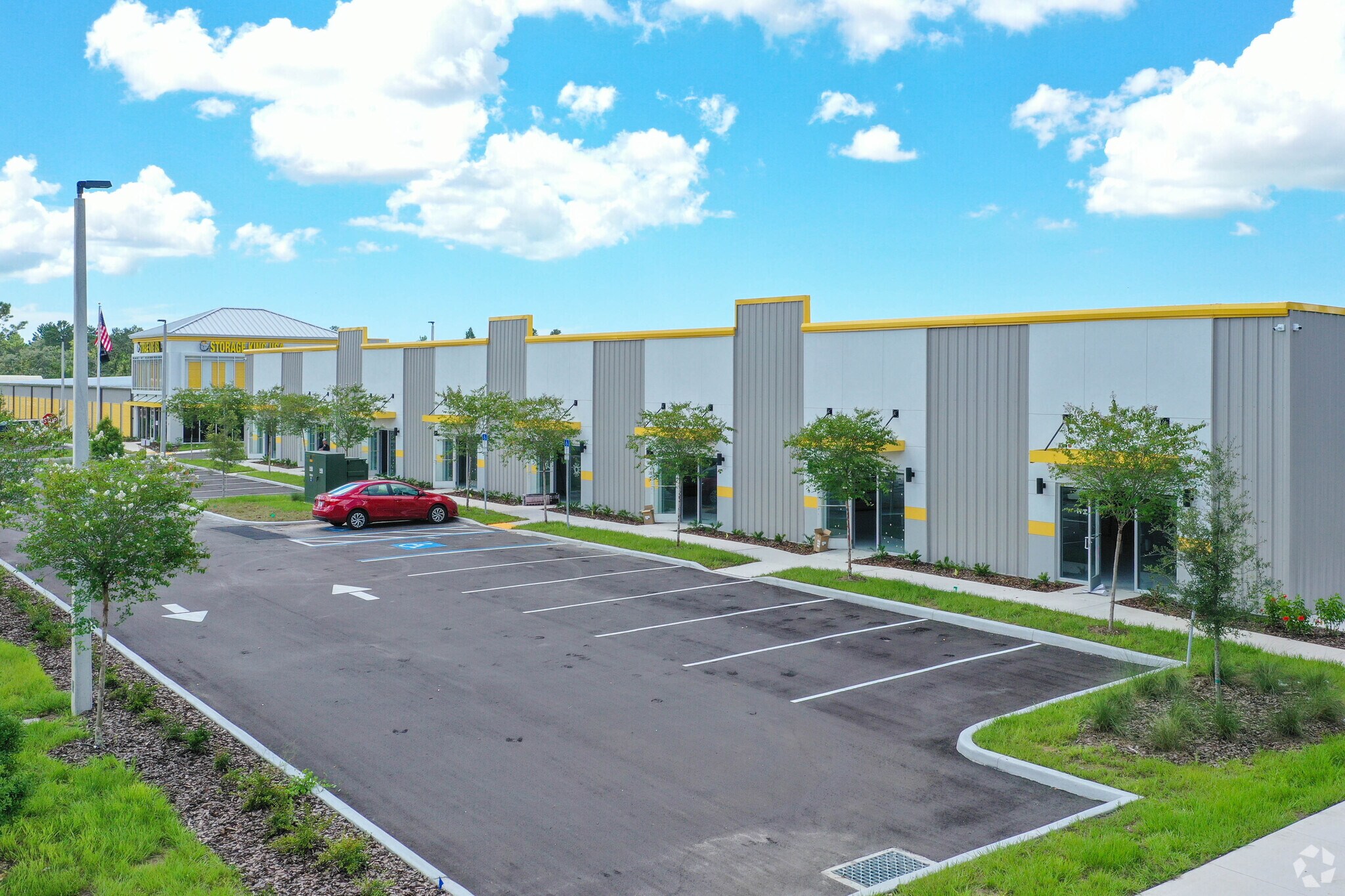 3617 Commercial Way, Spring Hill, FL à louer Photo principale– Image 1 sur 12