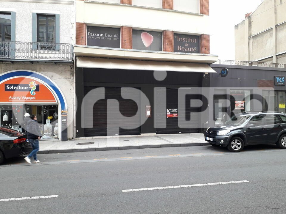 Local commercial dans Montluçon à louer Photo de l’immeuble– Image 1 sur 5