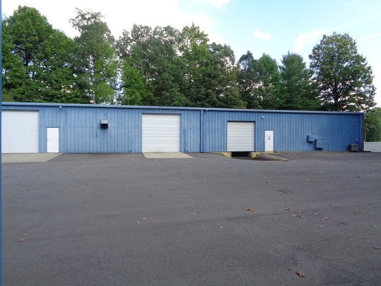 155 Philpott Ln, Beaver, WV à louer - Photo de l’immeuble – Image 2 sur 4