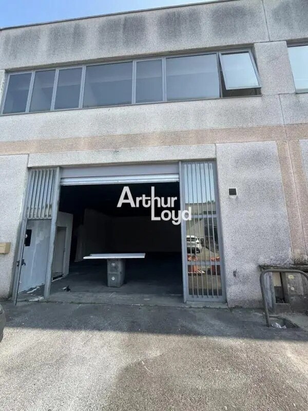 Plus de détails pour Local d'activités à louer