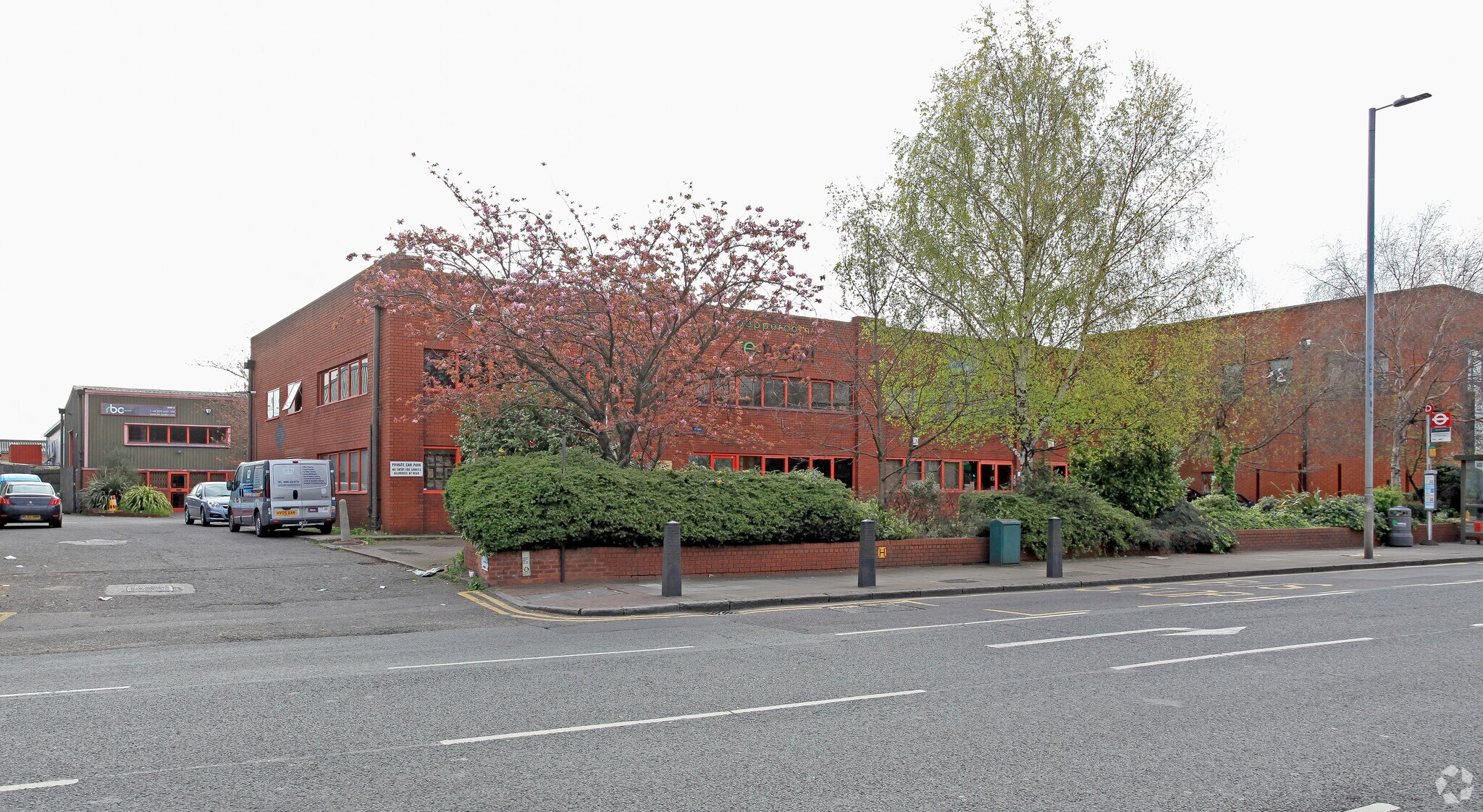 55-57 Park Royal Rd, Londres à louer Photo principale– Image 1 sur 8