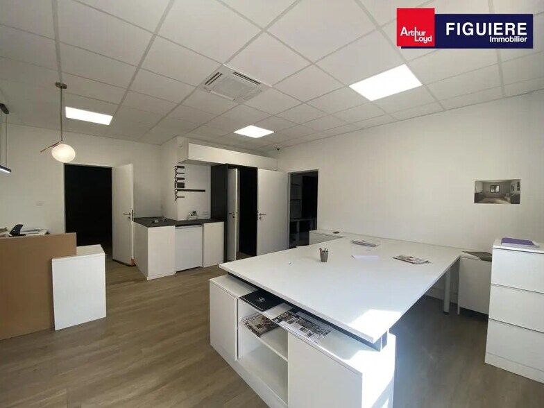 415 Rue Claude Nicolas Ledoux, Aix-en-Provence à louer - Photo de l’immeuble – Image 2 sur 15